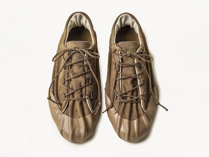 Fashion sneakers combine cutouts, laces and wavy soles