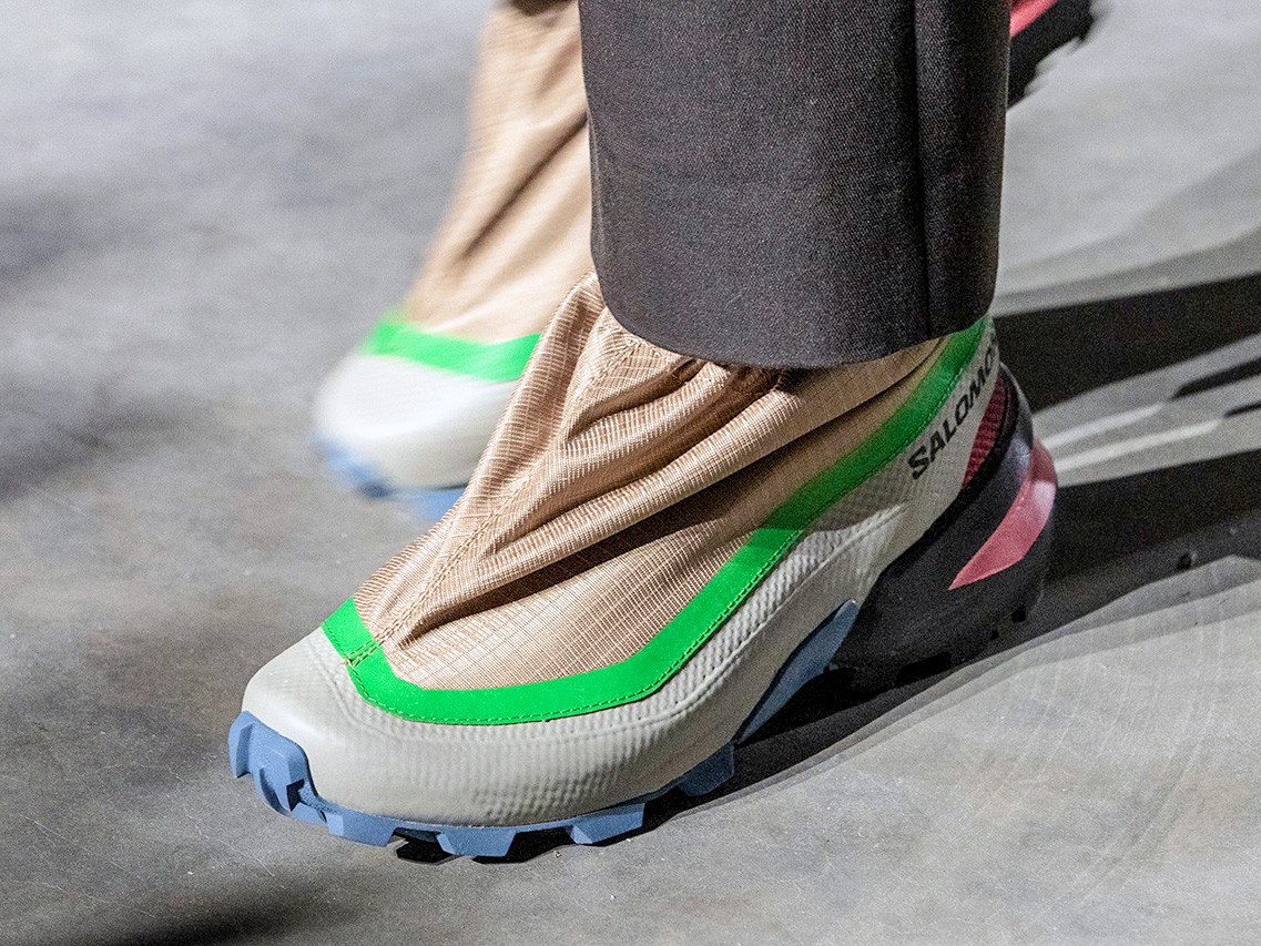 ¡Último lanzamiento de MAISON MARGIELA y SALOMON! Las sneakers polainas MM6