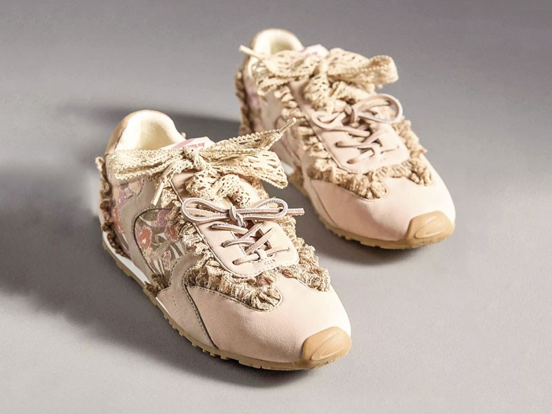 Urban sports sneakers: Updated vintage