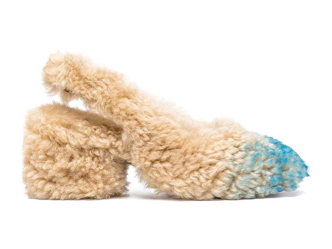 LATEST FASHION! Shearling shoes: the lambskin shoes that are trending in Europe