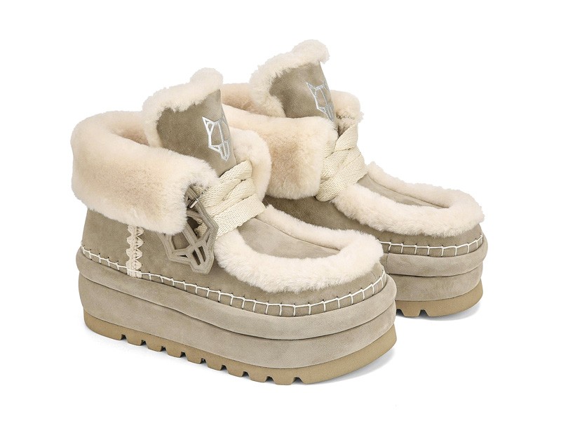 Snow and après-ski boots with technical insulation