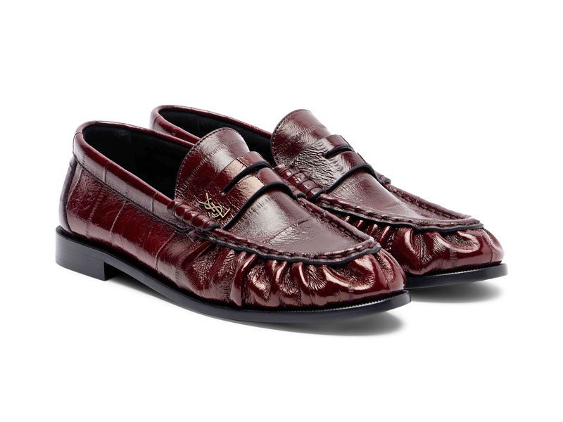What is the origin of the gathered seam in moccasins?