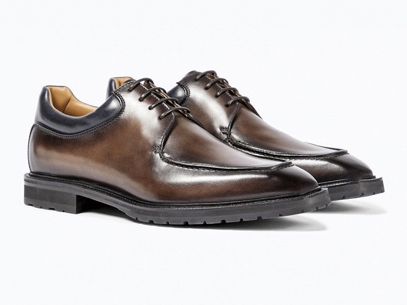 Lace-up dress shoes 