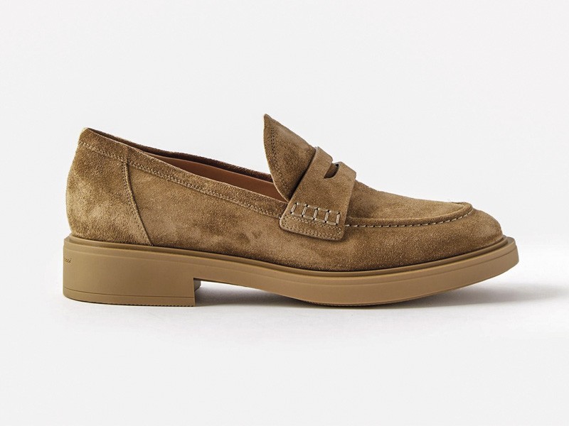 Flat moccasins