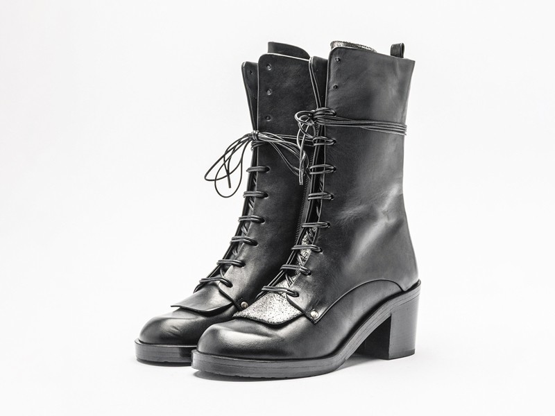 Botas altas acordonadas