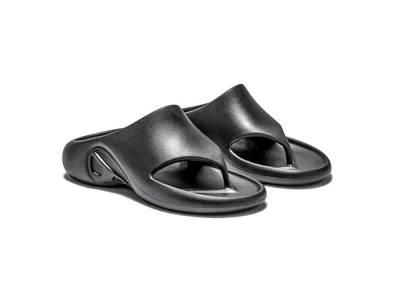 Flat slides / flip flops