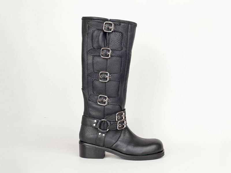 TENDENCIAS OTOÑO INVIERNO 2026 MUJER BOTAS BIRKEN CALZADO SERMA FOTO-9.jpg BIKER BOOTS in the pole position of the winter