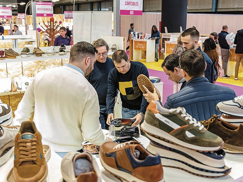 Una amplia propuesta en materiales y componentes para calzados y manufacturas.