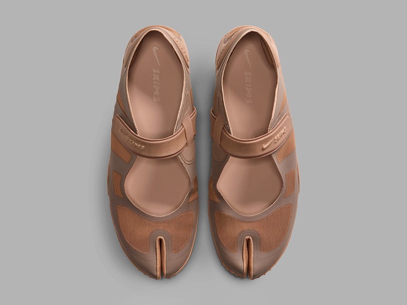 TENDENCIAS CALZADO NIKE SKIMS Rift KIM KARDASHIAN SERMA FOTO-8.jpg NIKE insiste con Las SKIMS Rift de dedos separados. ¿Funcionarán?