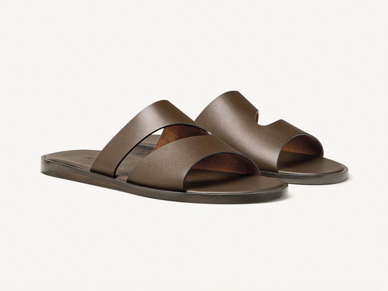 Urban slides combine wide bands, buckles and crossings