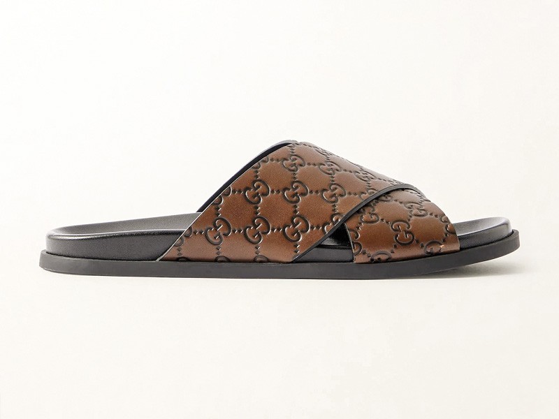 Urban slides combine wide bands, buckles and crossings