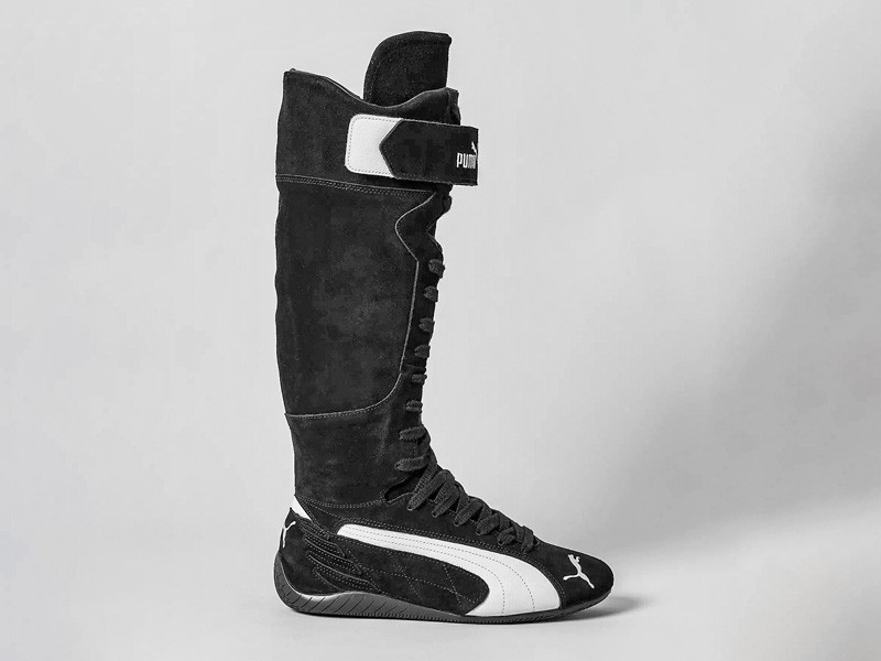 Laced boots with high lacing and utility profiles