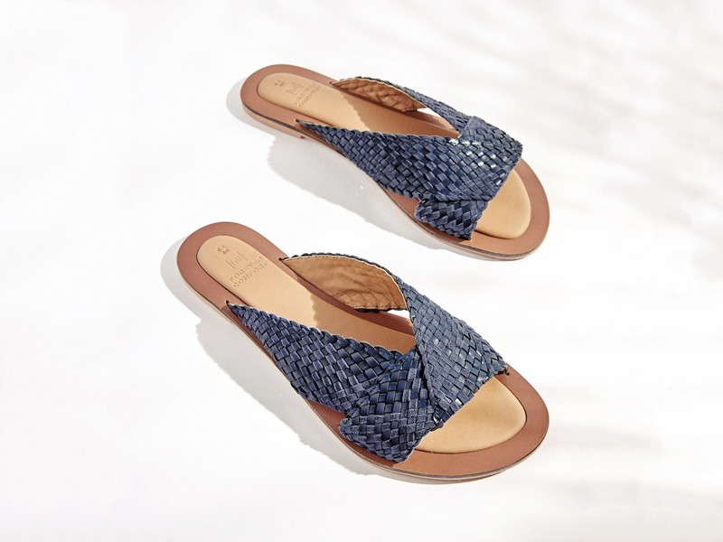 Flat slides / sandals: Ethnic-inspired craftsmanship