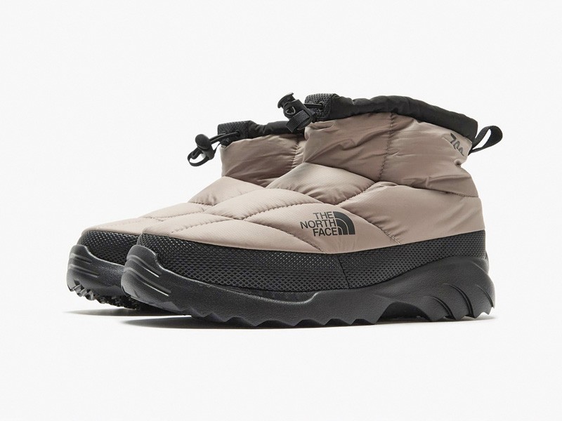 Snow and après-ski boots with technical insulation