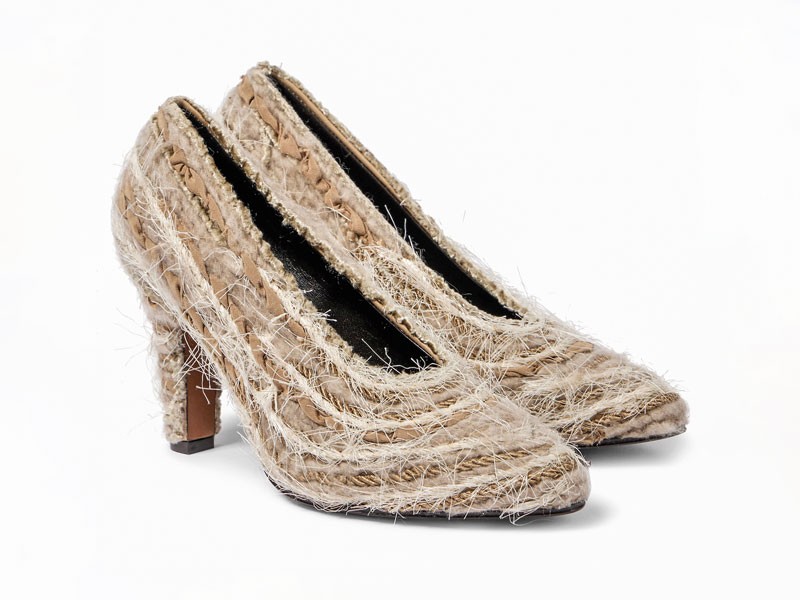 Closed high heel shoes