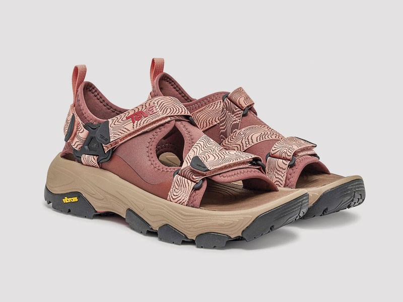Sandalias outdoor ajustan tiras, cierres y suelas