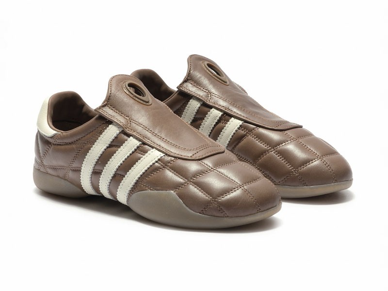Classic sneakers: retro futsal