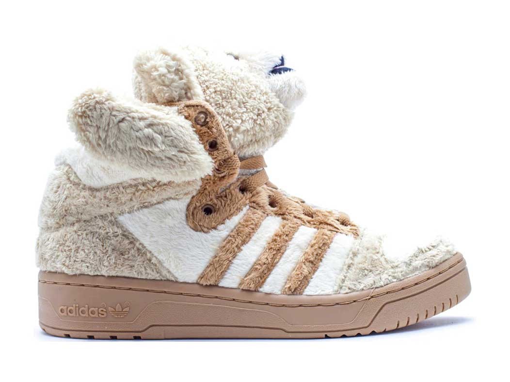 LATEST FASHION! Shearling shoes: the lambskin shoes that are trending in Europe