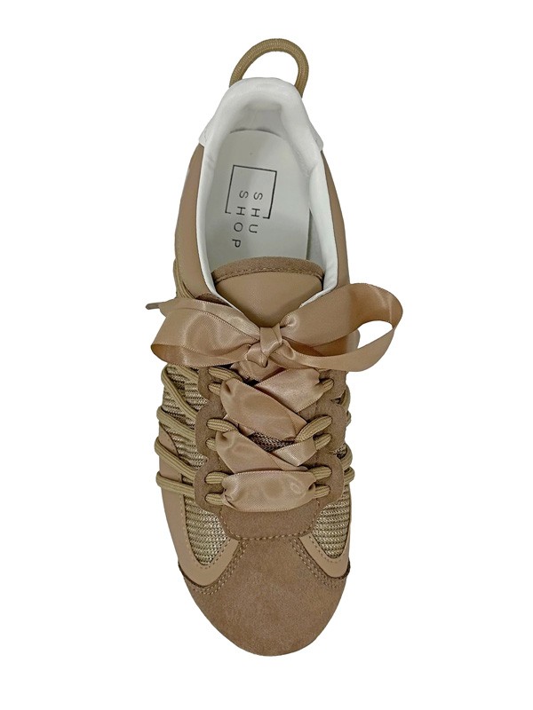 Standouts in the trend: SHERYL sneakerinas