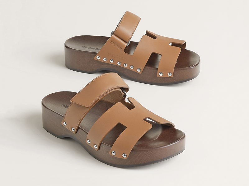 Flat sandals