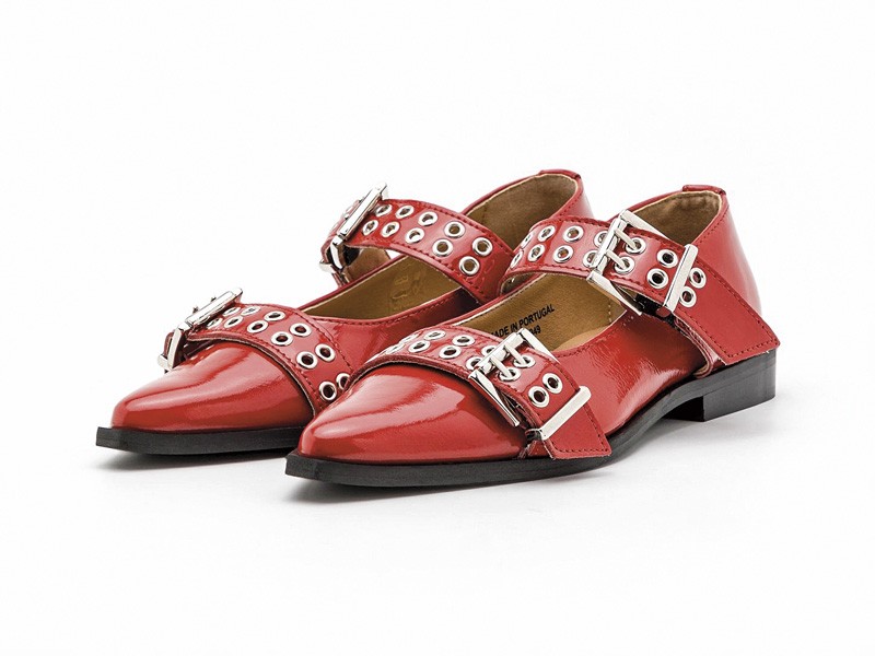 Low shoes with XL hardware on buckles and straps