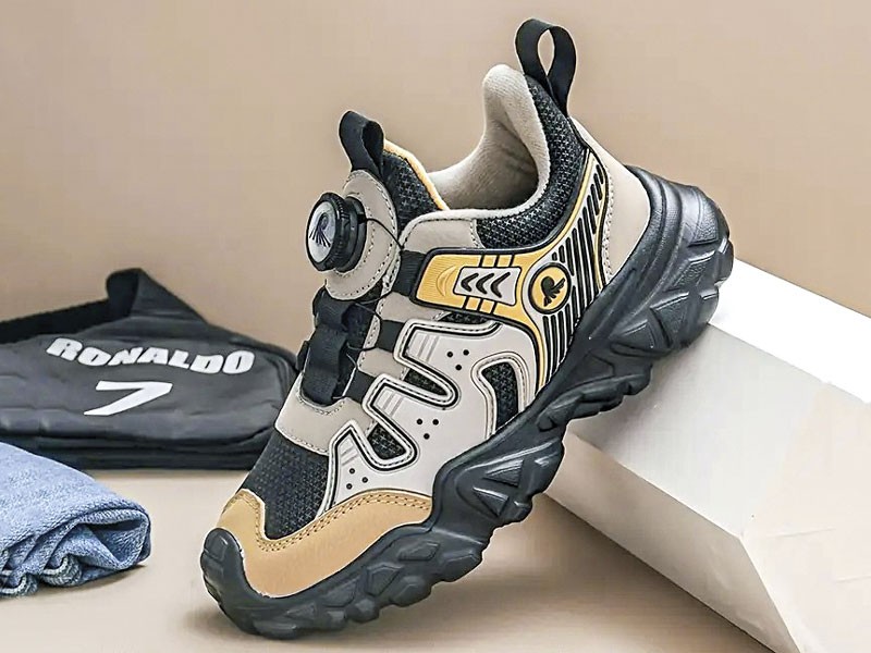Shoes/sneakers