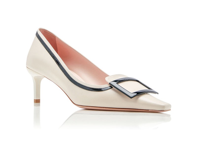 Closed high heel shoes