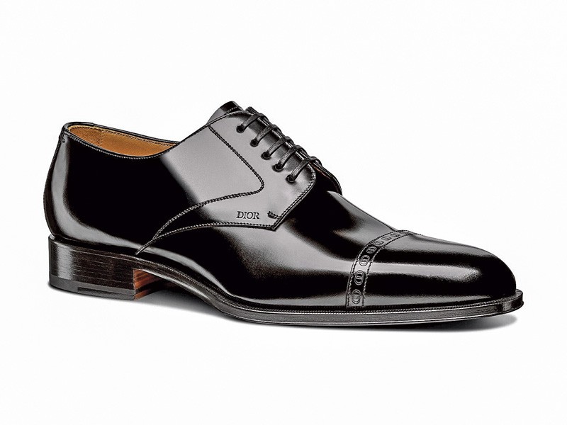 Lace-up dress shoes 