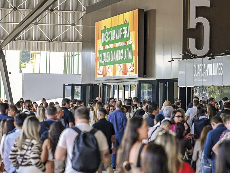 La mayor feria de calzados en Brasil, con alta visitación de compradores nacionales e internacionales.