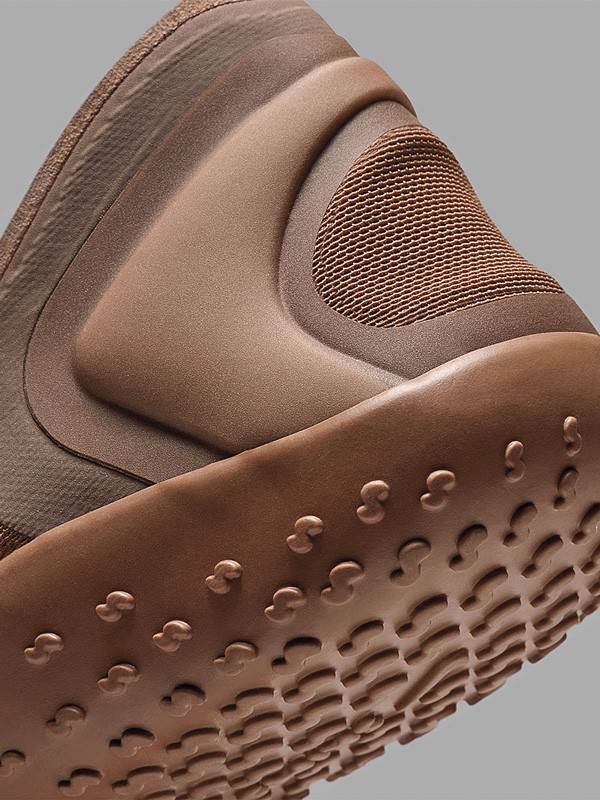 TENDENCIAS CALZADO NIKE SKIMS Rift KIM KARDASHIAN SERMA FOTO-6.jpg NIKE insiste con Las SKIMS Rift de dedos separados. ¿Funcionarán?