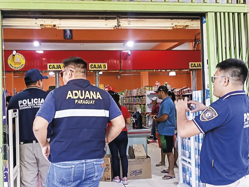No obstante a los controles implementados, el contrabando sigue activo, y ocasiona innumerables perjuicios a la industria del calzado de Paraguay.