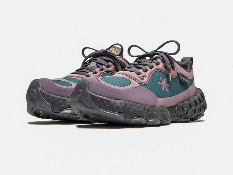 Urban chunky sneakers with high-volume soles and sport aesthetics