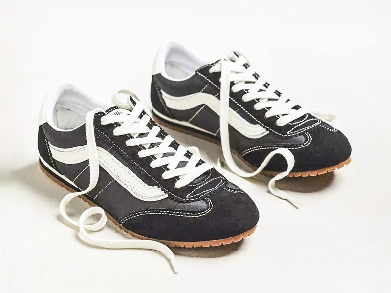 SNEAKERS CLASICAS MUJER CALZADO TENDENCIA PRIMAVERA VERNAO 2026 2027 SERMA167103261491_001_b2.jpg Sneakers slim afinan perfiles con suelas bajas