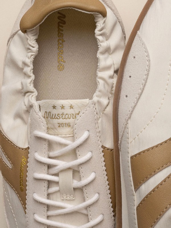 ¡Confort total! Las irresistibles zapatillas MUSTARD