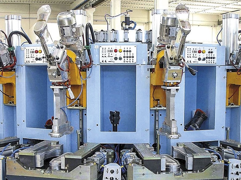 Existen dos tecnologías para la inyección de suelas: de manera independiente, o por inyección directa sobre el corte. Inyección de suelas: problemas y soluciones