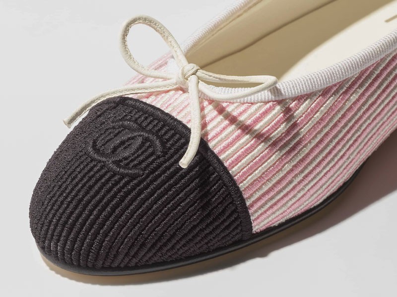 Ballerinas CHANEL: Sobriedad y elegancia para el próximo verano