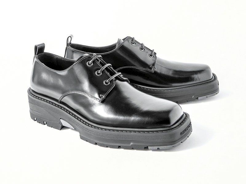 Lace-up dress shoes