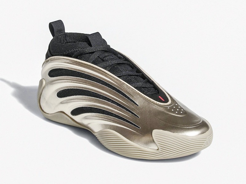 Performance sports sneakers