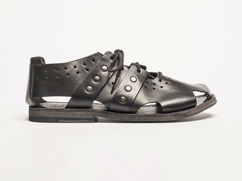 Men’s sandals combine straps, openwork and substantial soles