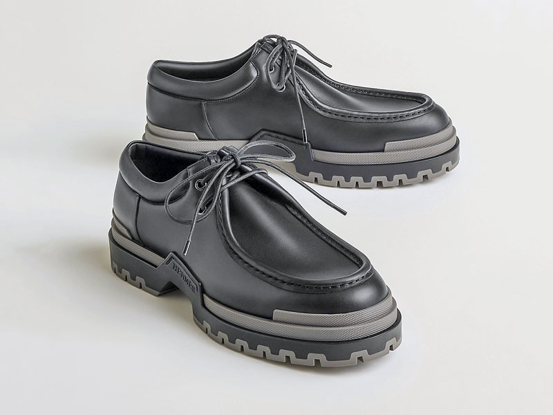 Lace-up casual shoes