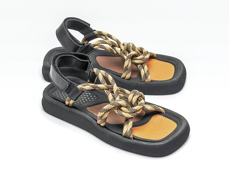 Flat sandals