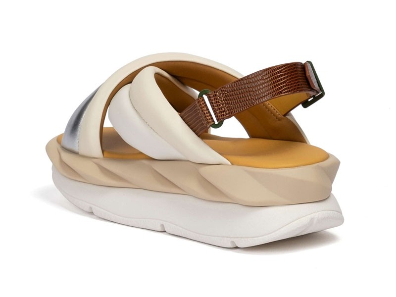 Ergonomic chunky: The disruptive sandal by 4CCCCEES