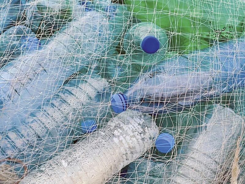 Plastic containers. An inexhaustible resource for the use of waste that is transformed and reused.