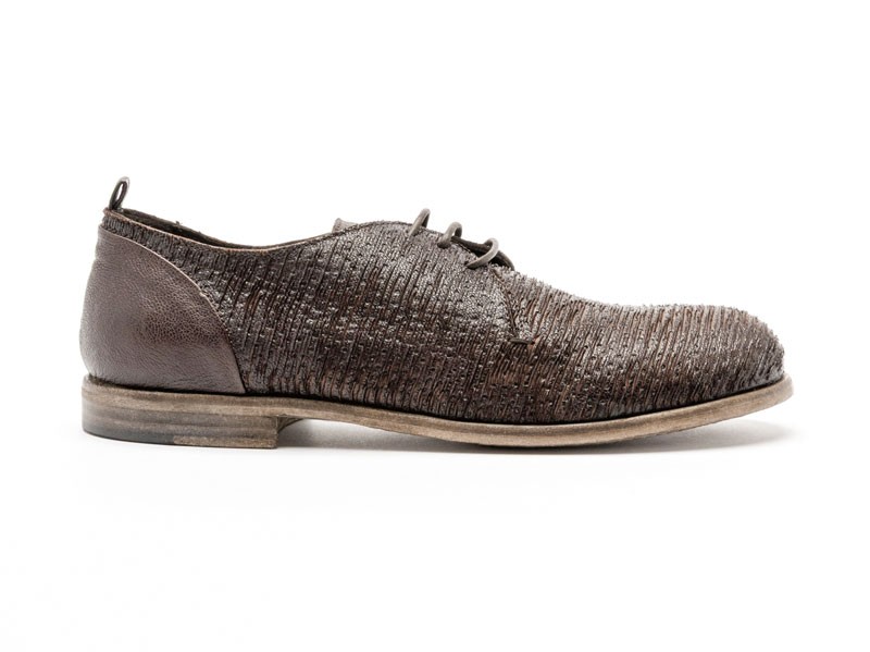 Lace-up casual shoes