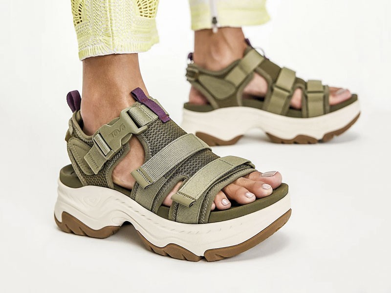 Flat sandals