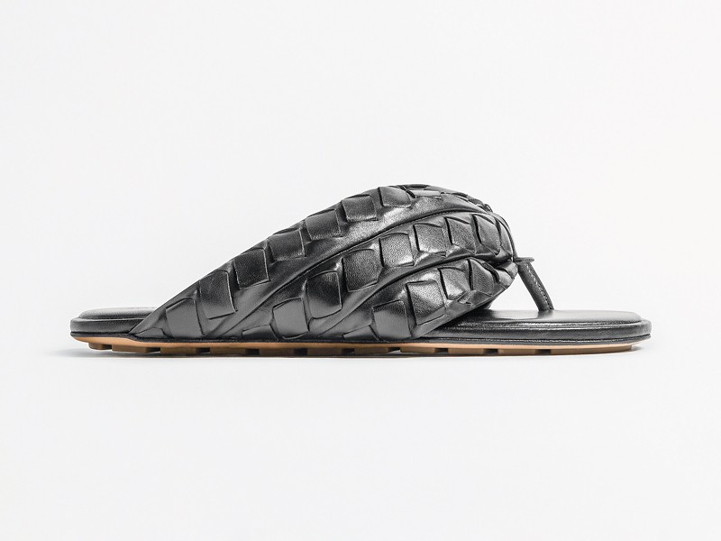 Strap routes diversify women’s flip-flops
