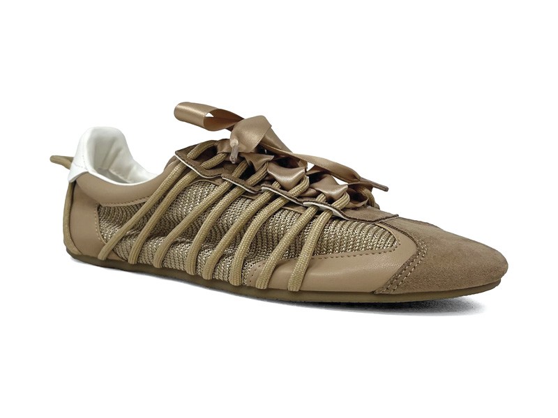 Standouts in the trend: SHERYL sneakerinas