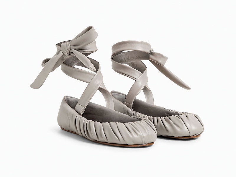 Flat shoes