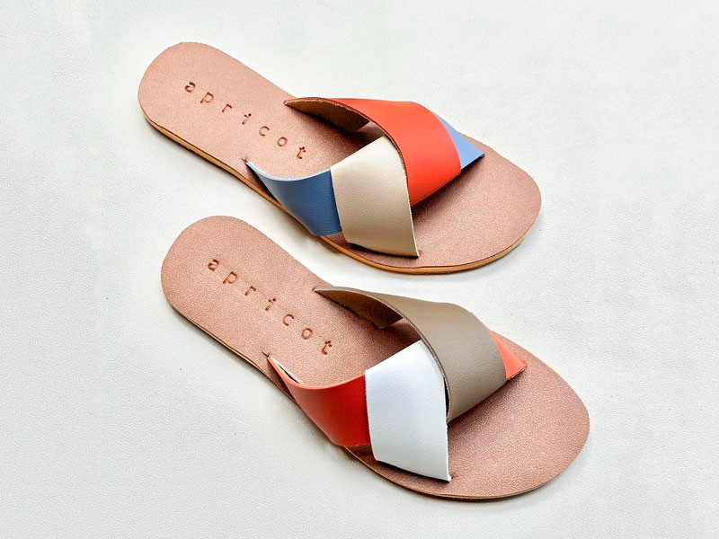 Minimalist APRICOT slides: Comfortable and elegant