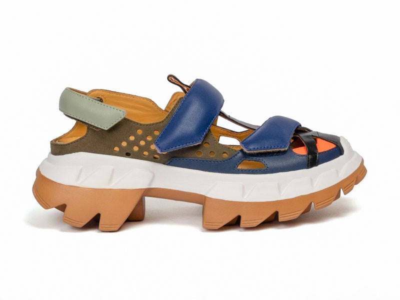 TENDENDIA SNEAKERS 4CCCCEES MODA CALZADO ZAPATILLAS 2024 2025 FOTO-5 (2).jpg 4CCCCEES: ¡La marca que rompe todos los moldes!